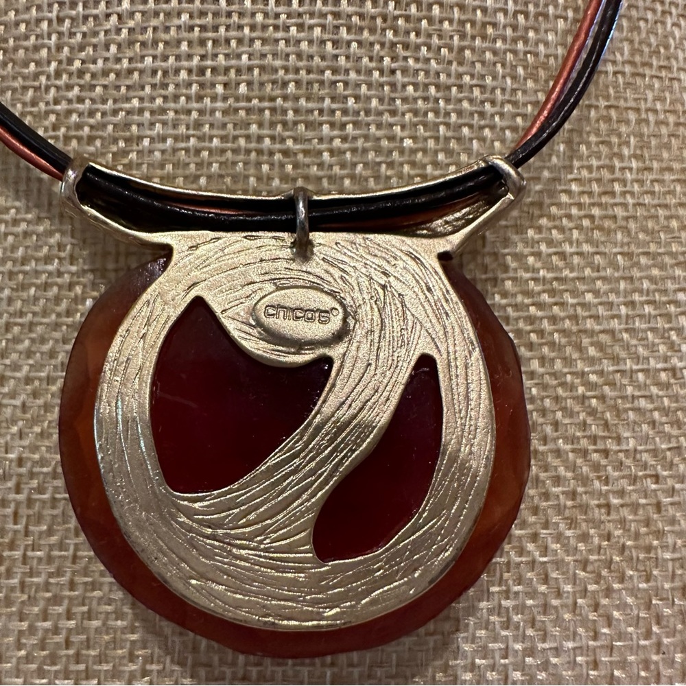 Chico’s Necklace-Burnt orange & gold tone carved pendant w/ faux leather chain - Picture 8 of 12